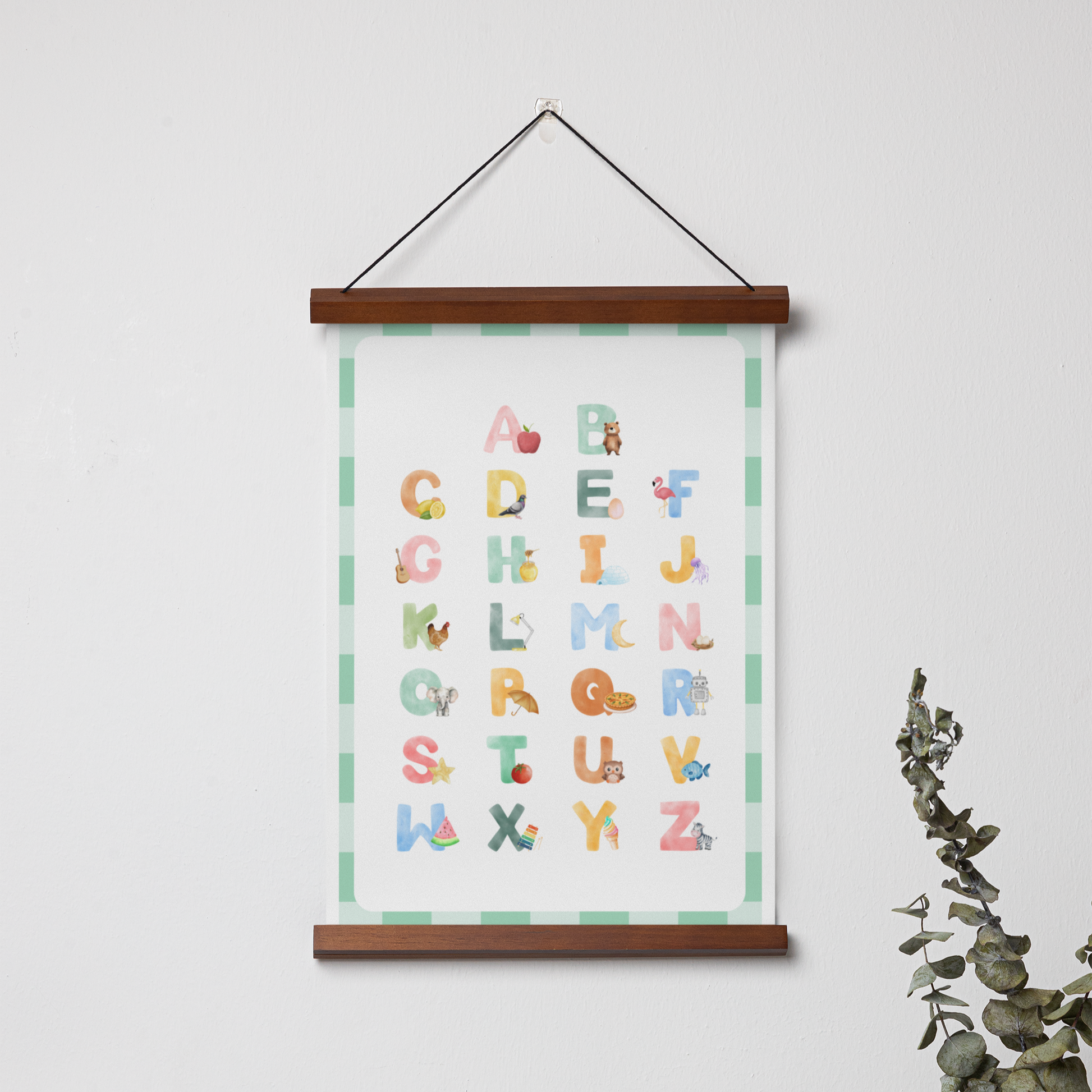 Educatieve alfabet poster_printbare ABC poster metschattige illustraties aan muur