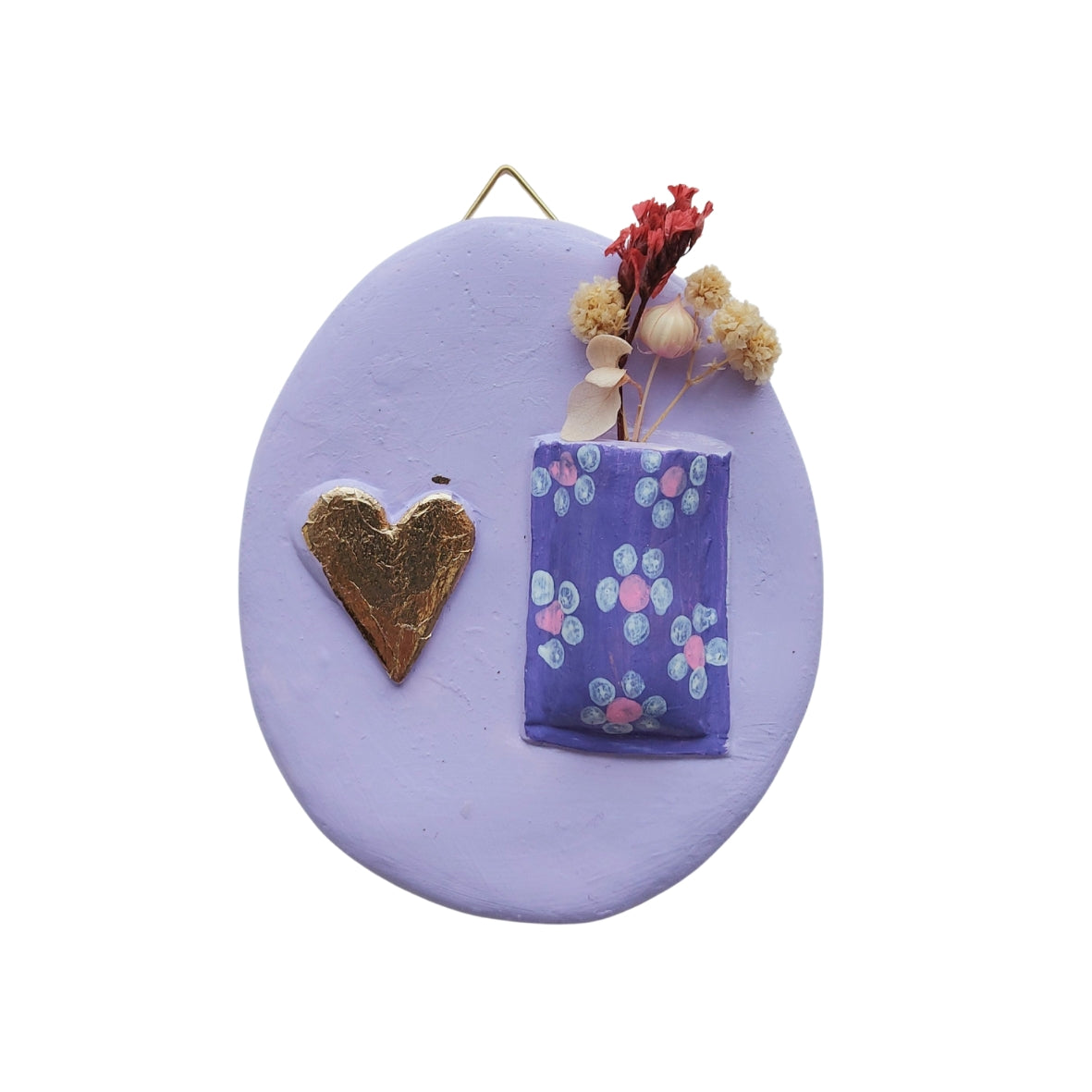 Handgemaakte klei hanger met mini vaasje en droogbloemetjes – symbolisch cadeautje & natuurlijke wanddecoratie