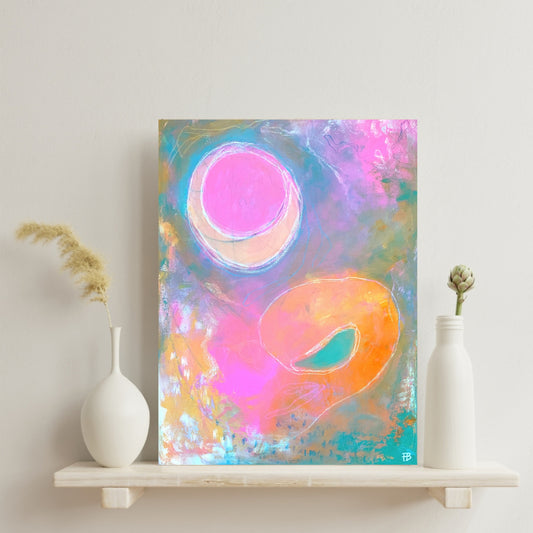abstract kunstwerk in huis met interieur styling in neutraal tinten