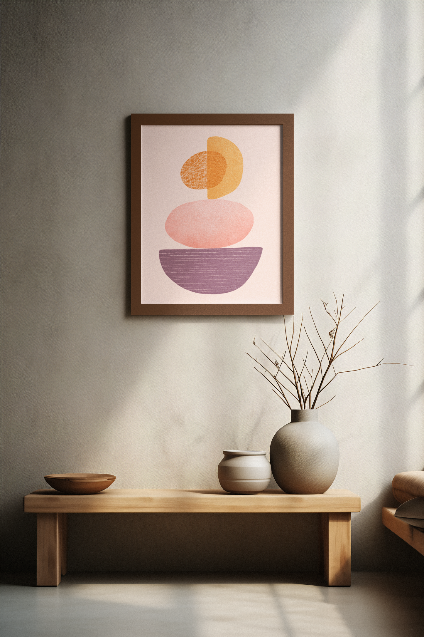 minimalistische kunst poster print in zachte pastelkleuren in een boho neutraal interieur met natuurlijke elementen en planten interieur
