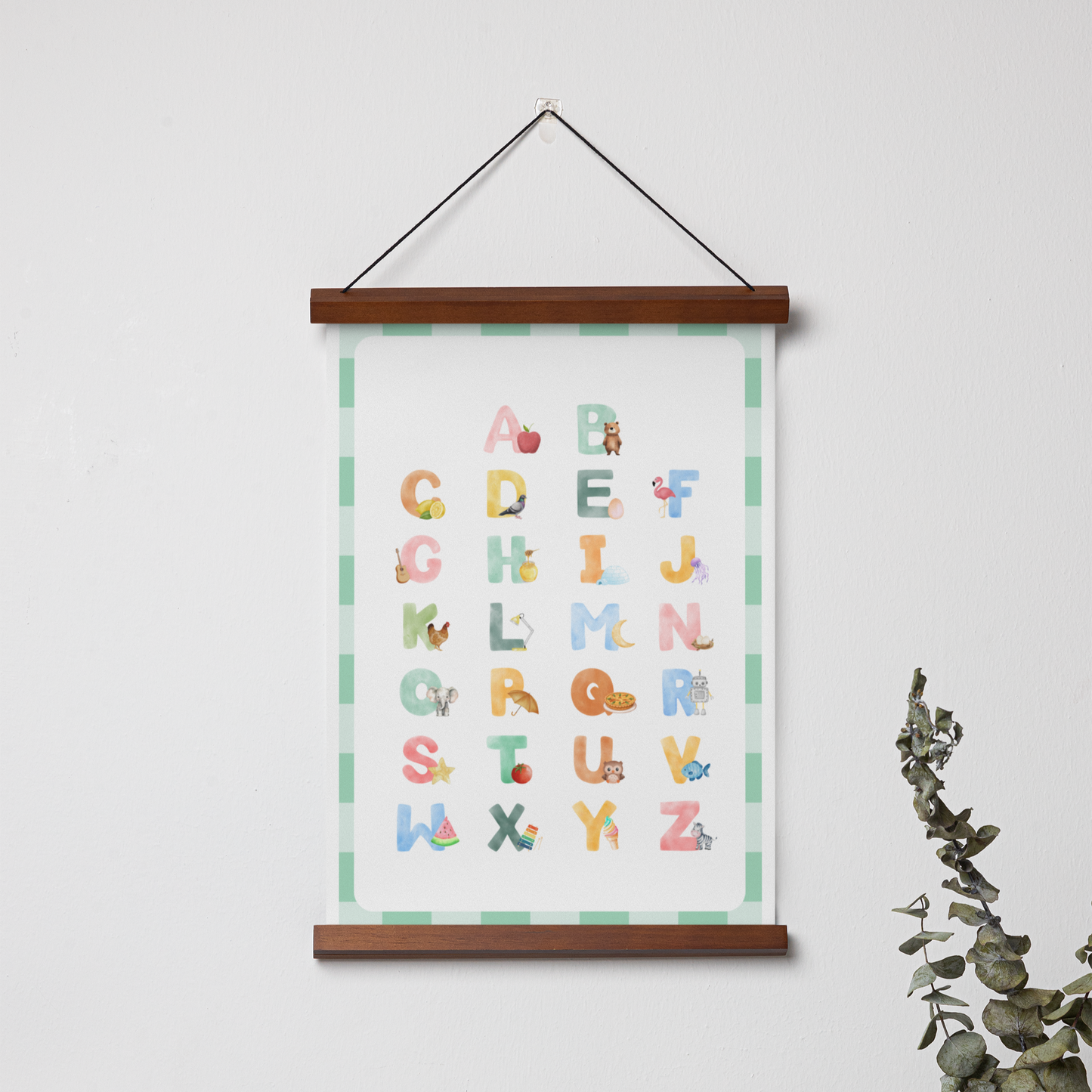 Educatieve alfabet poster_printbare ABC poster metschattige illustraties aan muur