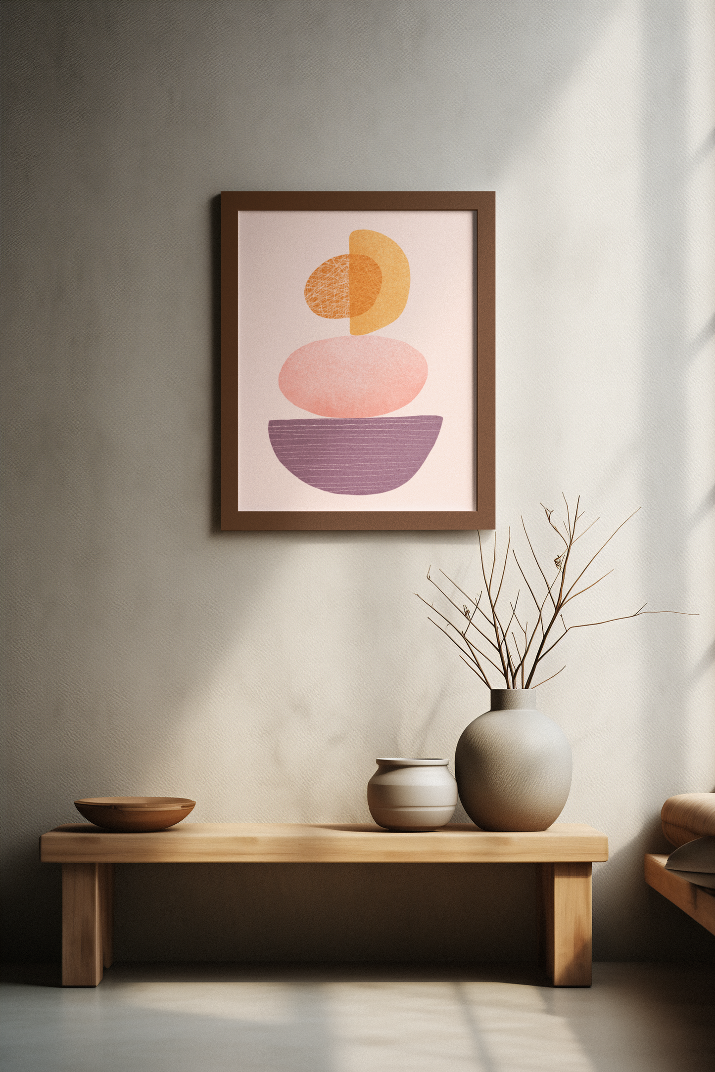 minimalistische kunst poster print in zachte pastelkleuren in een boho neutraal interieur met natuurlijke elementen en planten interieur 